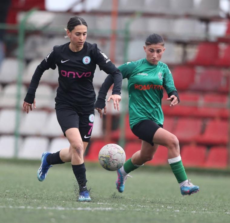 Kızlar play-off'u garantiledi: 3-2 6